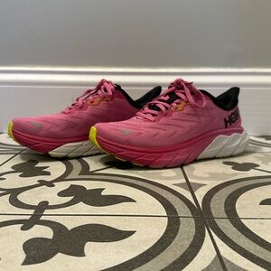 Women’s Hoka Arabic 6